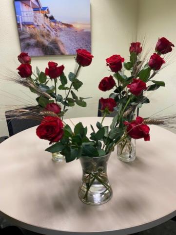Ram de roses per cada unitat de convivència, per Sant Jordi, a la Residència Nazaret de Malgrat de Mar Ram de roses per cada unitat de convivència, per Sant Jordi, a la Residència Nazaret de Malgrat de Mar