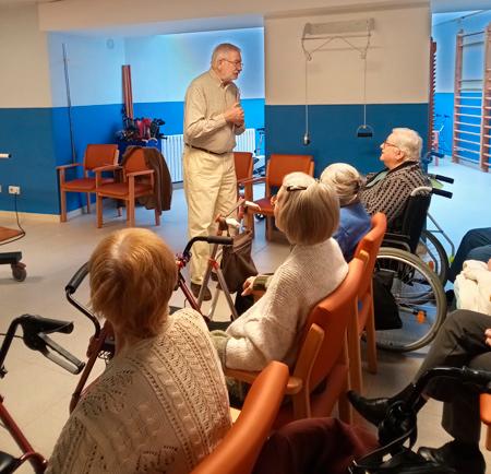 Actividad de reminiscencia con l'Arxiu Històric de Malgrat de Mar, en la Residència Nazaret