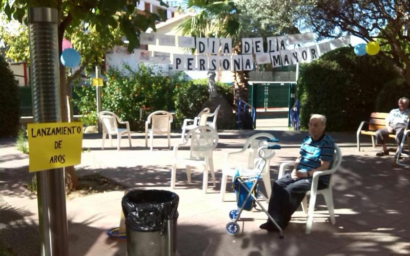 Listos para empezar la gincana del Día Internacional de los Mayores, en la Residencia Nazaret