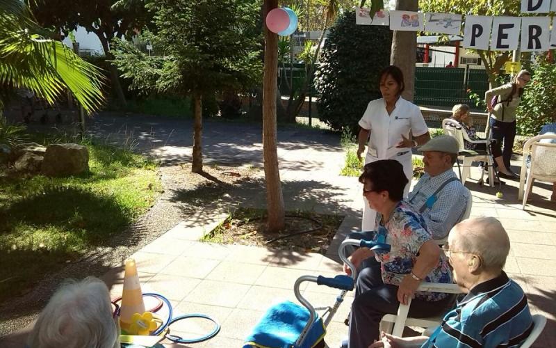 La puntería se nos da bien en la Residencia Nazaret. Gincana del Día Internacional de los Mayores