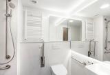 Foto de uno de los nuevos cuartos de baño de la Residència Nazaret de Malgrat de Mar