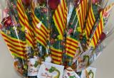 Rosas para las residentes de la Residència Nazaret de Malgrat de Mar, en la Diada de Sant Jordi.