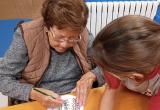 Residents i alumnes gaudint de l'activitat
