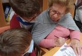 Residents i alumnes gaudint de l'activitat