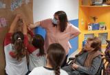 Residents i alumnes gaudint de l'activitat