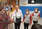 Residents i alumnes gaudint de l'activitat