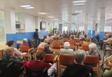 Residents i alumnes gaudint de l'activitat