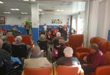 Residents i alumnes gaudint de l'activitat