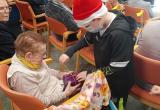 Residents i alumnes gaudint de l'activitat