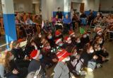 Residents i alumnes gaudint de l'activitat