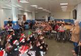 Residents i alumnes gaudint de l'activitat