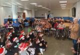 Residents i alumnes gaudint de l'activitat